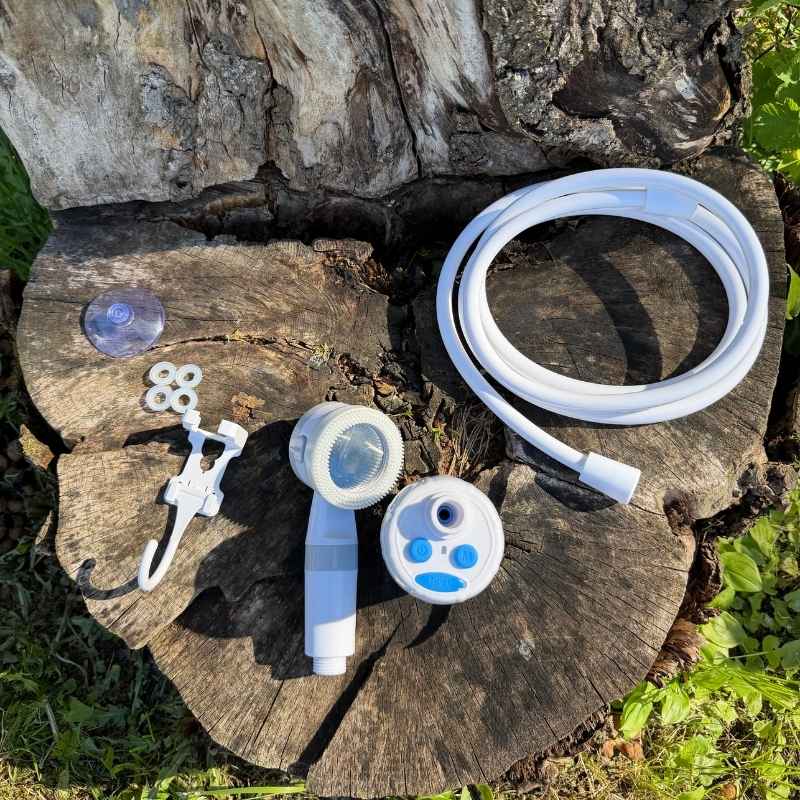 Portabel campingdusch med uppladdningsbart batteri