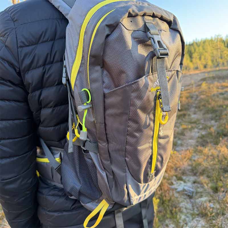 Vandringsryggsäck 40L – Lätt, vattentålig & bekväm
